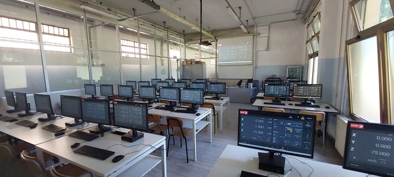 Fagor Automation Italia e CNOS-FAP Lombardia-Salesiani di Arese: formazione, innovazione e competenze per il futuro 3 salesiani simulatori 2
